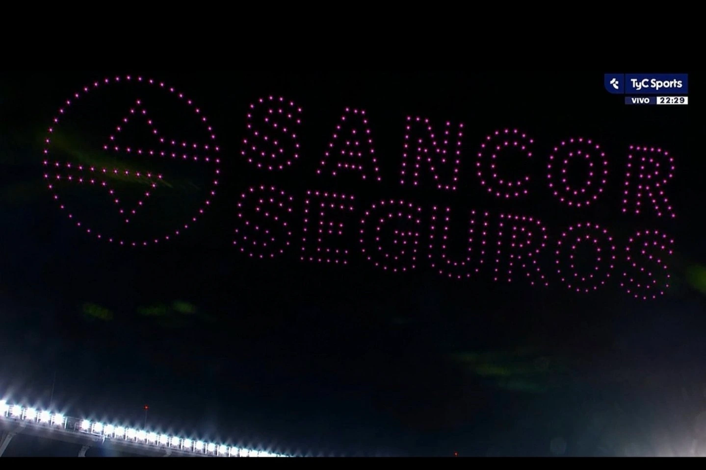 La insólita publicidad de Sancor Seguros en el show de drones en homenaje a Messi que hizo explotar a los hinchas