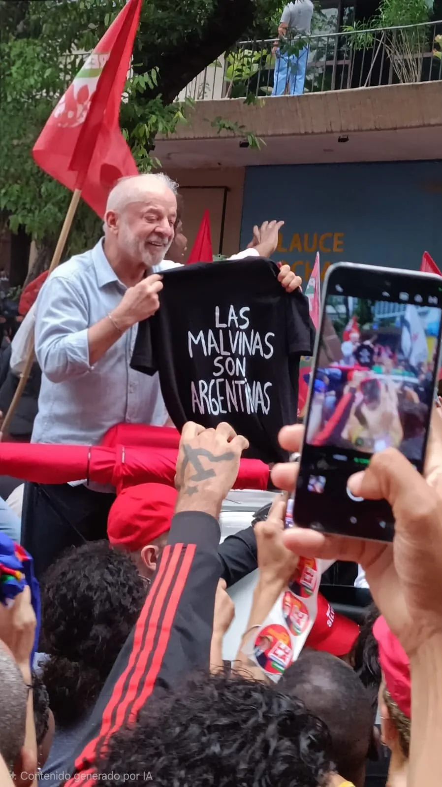 Lula posa con una remera a favor del reclamo argentino mientras profundiza su alianza militar con Reino Unido.