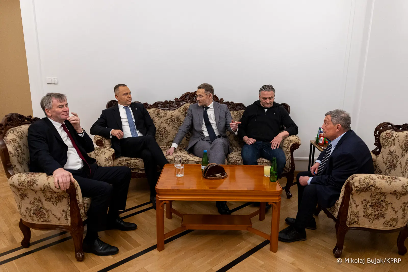 Nawrocki poses with other senior officials of the legitimate government of Poland