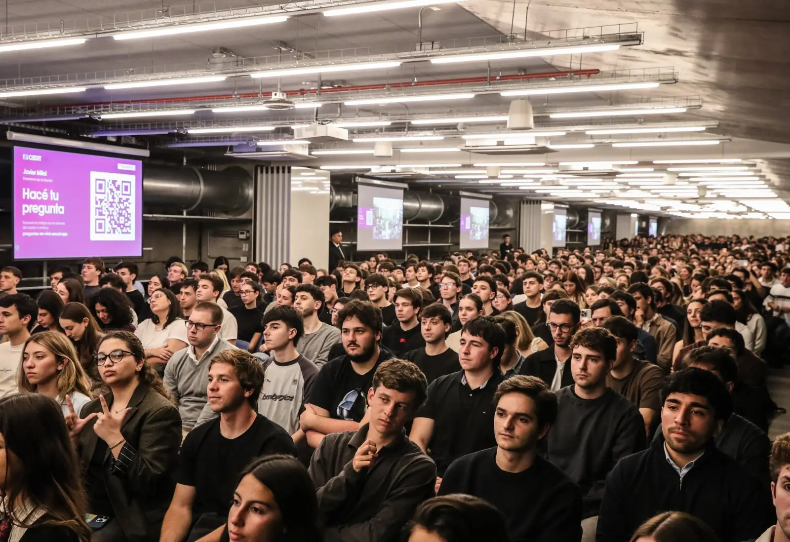 Javier Milei gave a lecture to an audience full of young people.