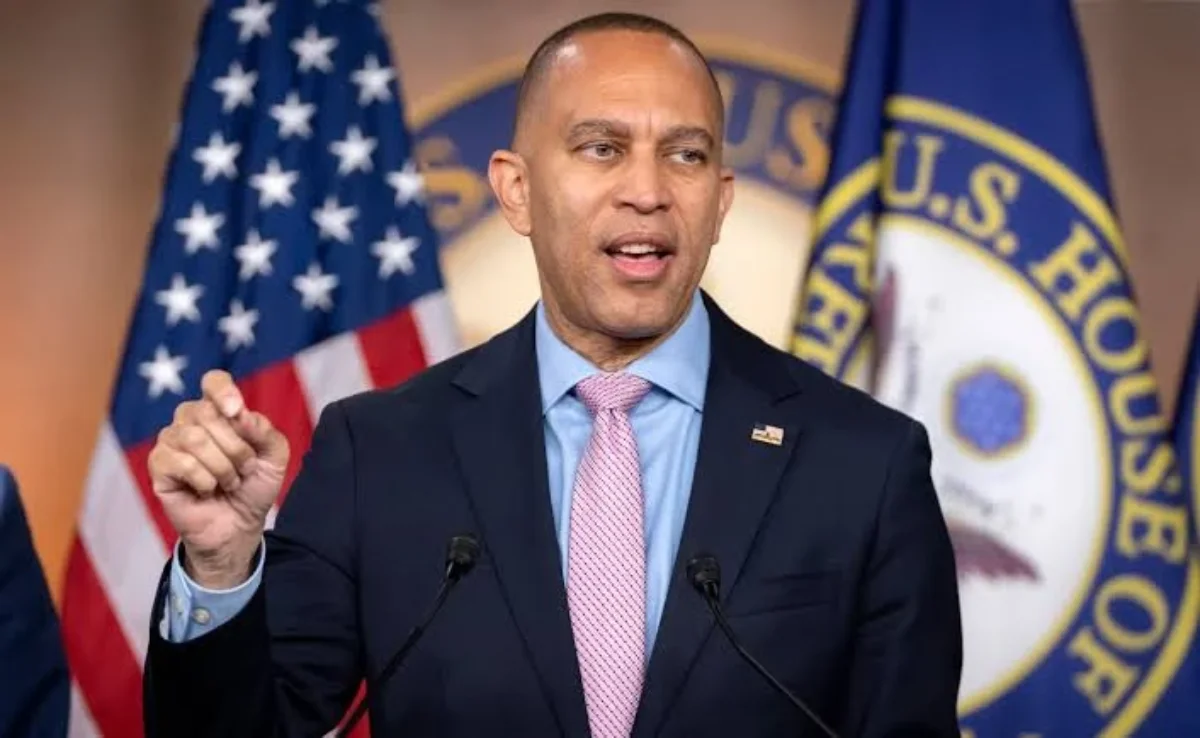 The delirious Hakeem Jeffries supported Tlaib's initiative along with a large part of the Democratic caucus in the House of Representatives