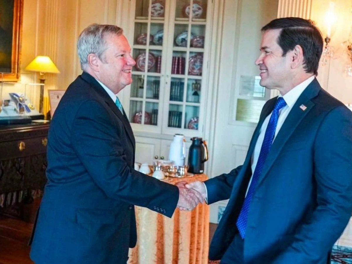 El secretario de Estado Marco Rubio recibió al jefe de la misión diplomática en Cuba para revisar la asistencia humanitaria a La Habana