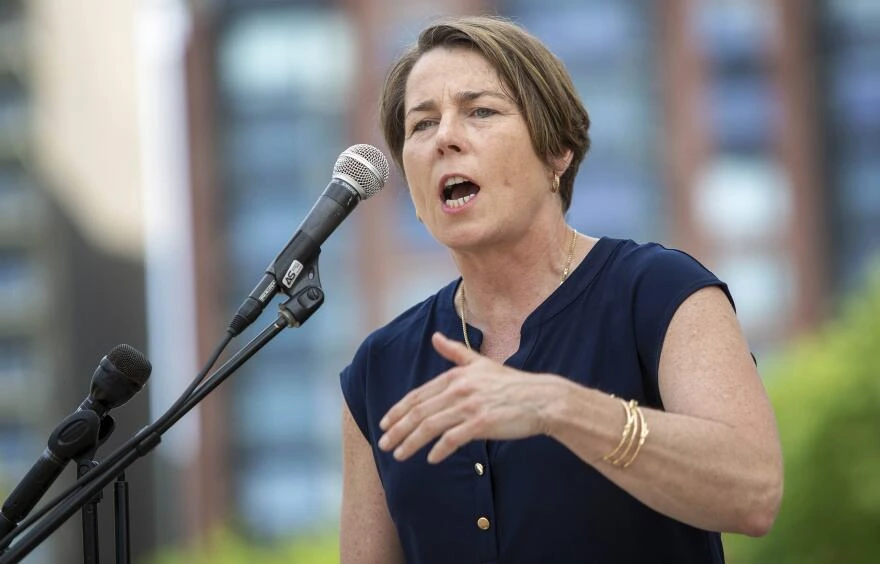 La gobernadora comunista de Massachusetts firmó una ley que fomenta el aborto en etapas tardías del embarazo