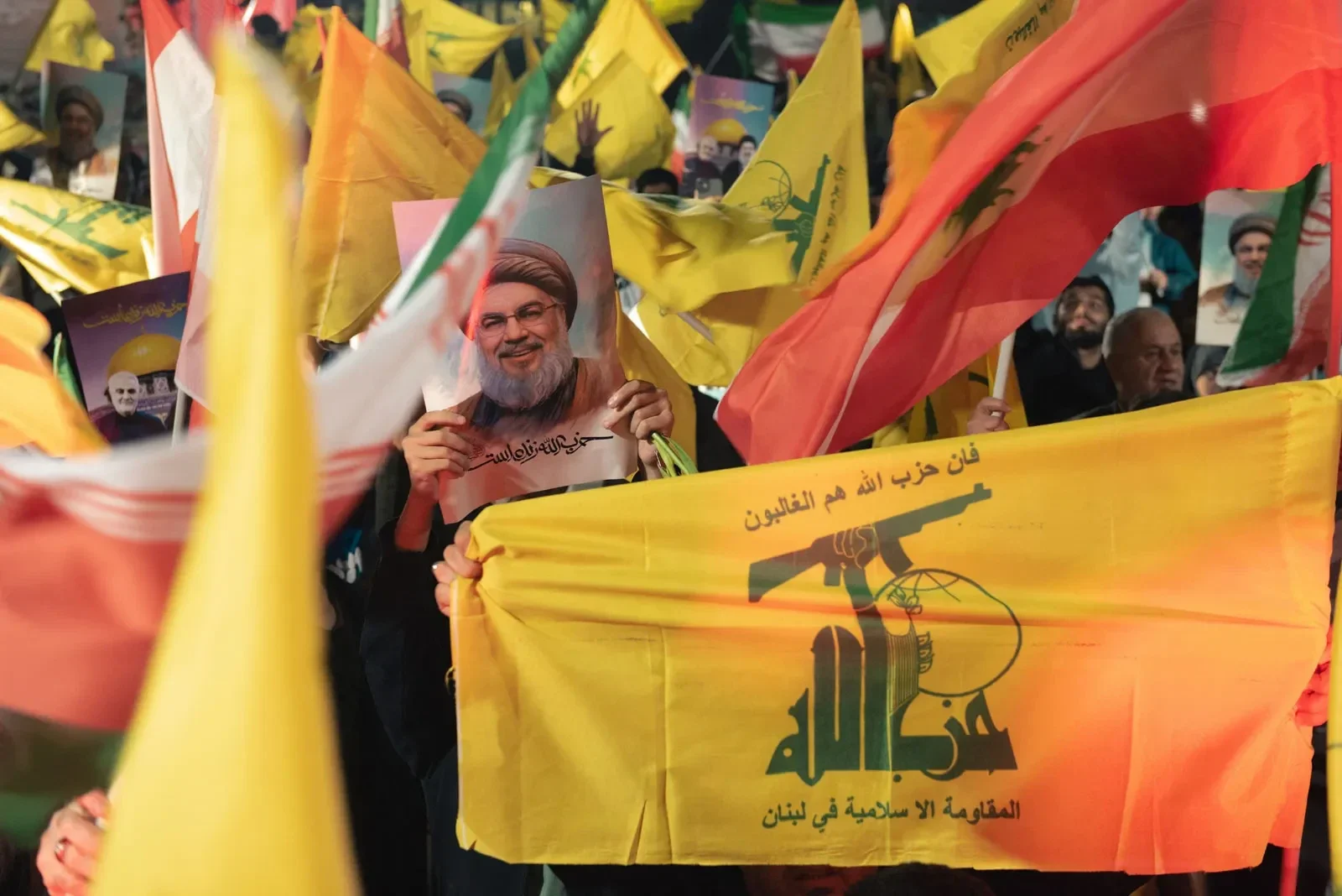 El grupo terrorista Hezbolá, financiado por el régimen iraní, ha rechazado las condiciones de los acuerdos de paz negociados