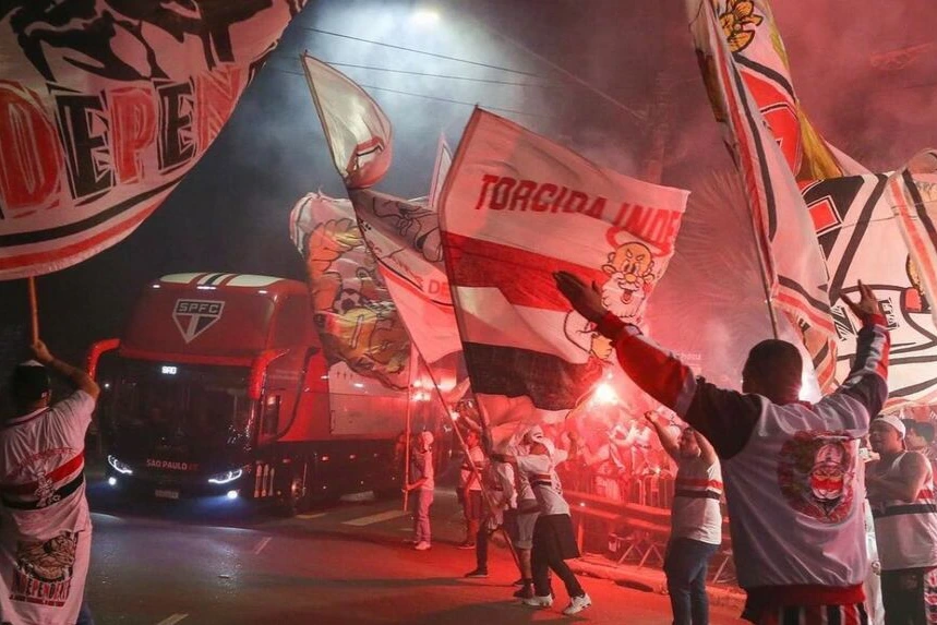 Copa Sudamericana: la policía desalojó a hinchas de São Paulo antes del partido con Boca