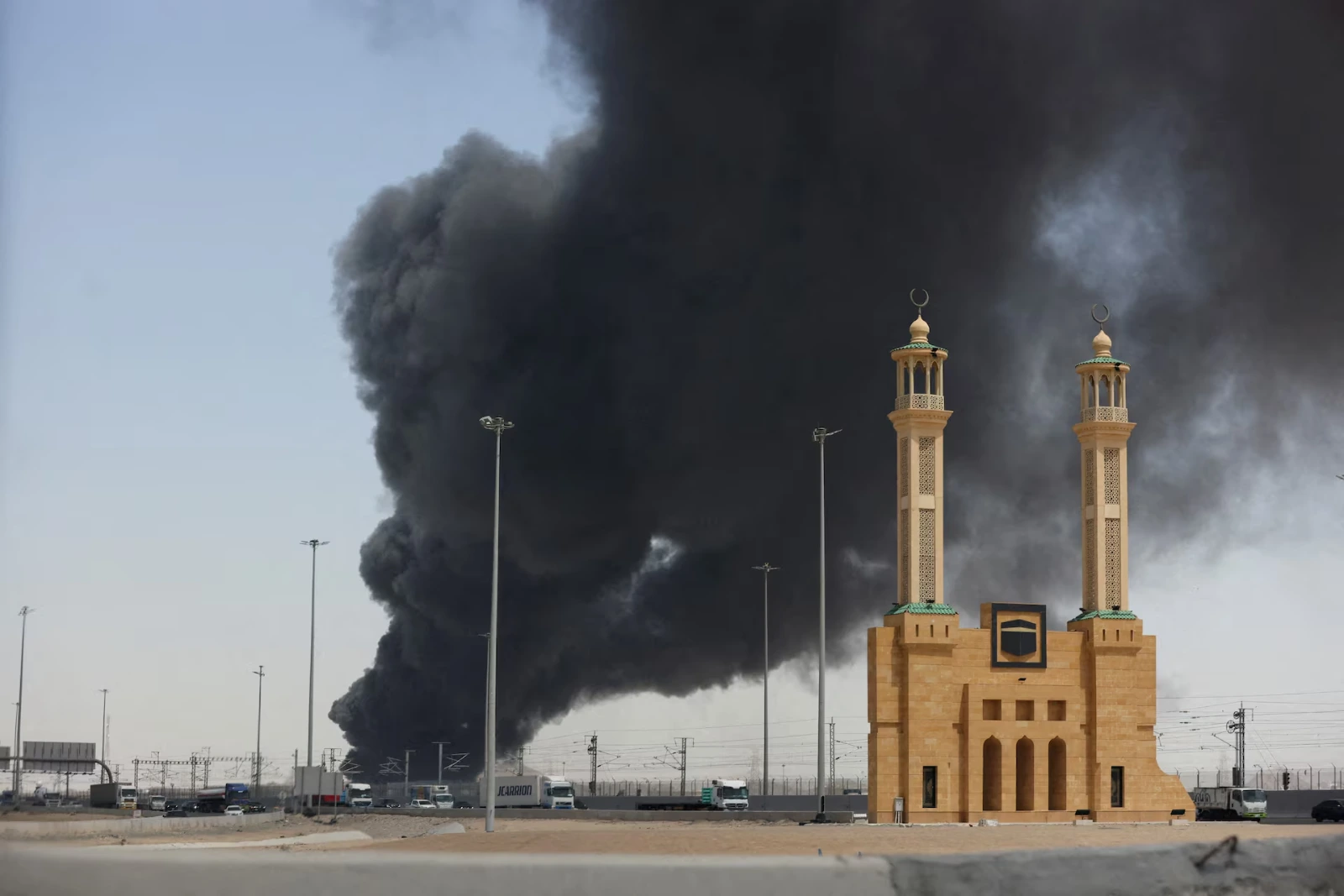 On the other hand, the Houthi terrorists, backed by Iran, stated that they will continue bombing positions in Saudi Arabia