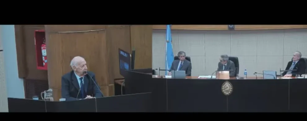 Carlos Lavagna en el juicio a la condenada Cristina Kirchner.