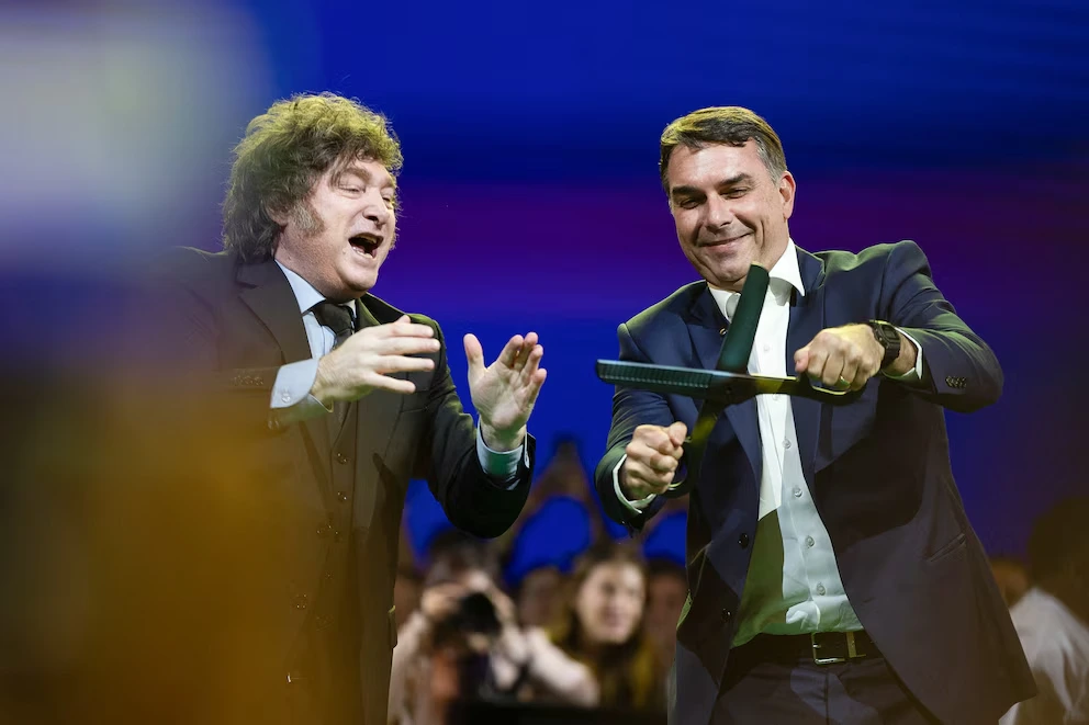 Javier Milei y Flavio Bolsonaro.