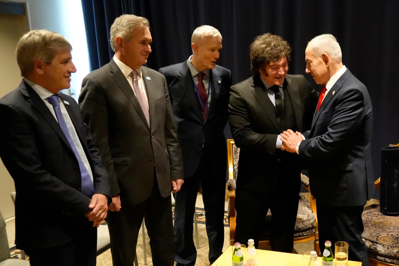 La comitiva del presidente Milei junto a Benjamin Netanyahu.