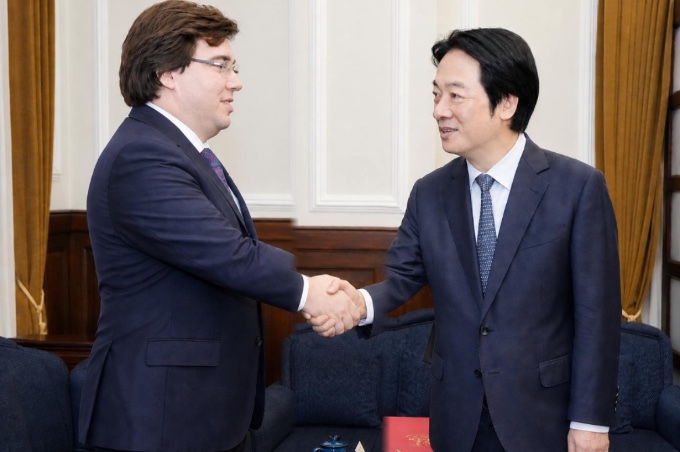 Good news: While the political class kneels before China, Pablo Viana met with the president of Taiwan