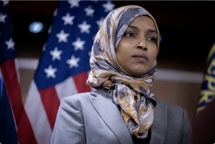 Las fuerzas federales estadounidenses registraron una propiedad de la diputada demócrata Ilhan Omar tras sus controvertidos vínculos familiares e historial migratorio