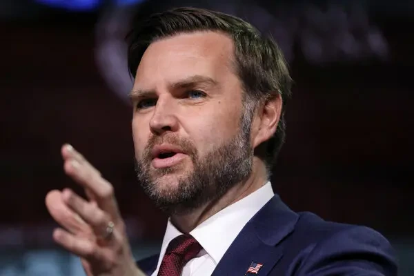 El vicepresidente estadounidense aseguró que el gobierno de Trump continuará aplicando presión económica y militar sobre el régimen iraní