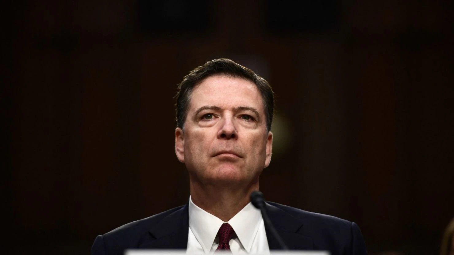 El ex director del FBI fue imputado por el gobierno de Trump por filtrar información sensible de seguridad nacional