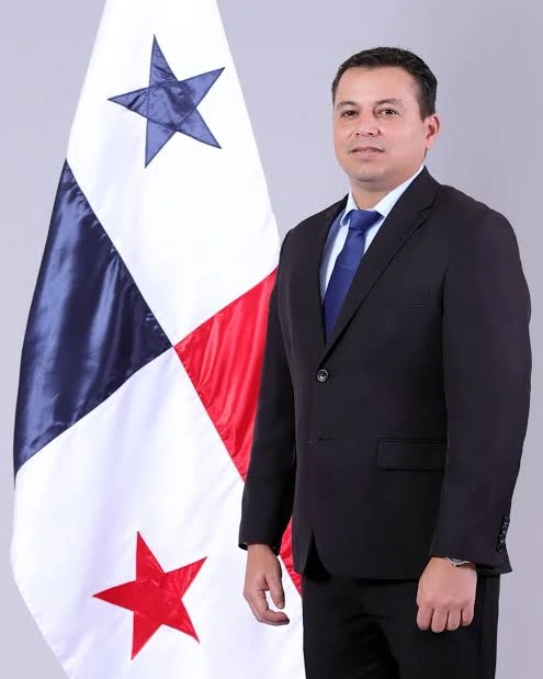 El diputado Medin Jiménez destacó que la iniciativa no pretende establecer un carácter parlamentario al tiempo que aseguró que otros 44 diputados respaldaron la iniciativa