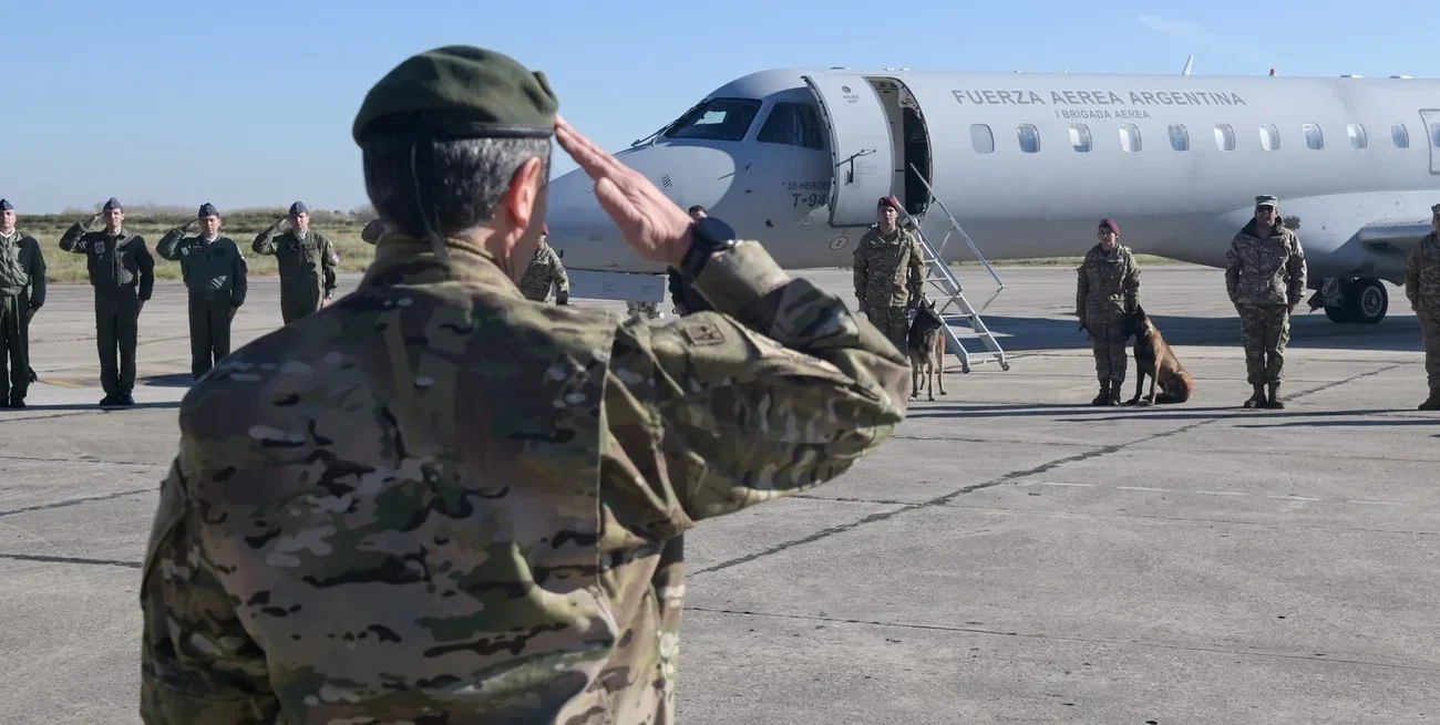 Argentine soldiers departing for Venezuela