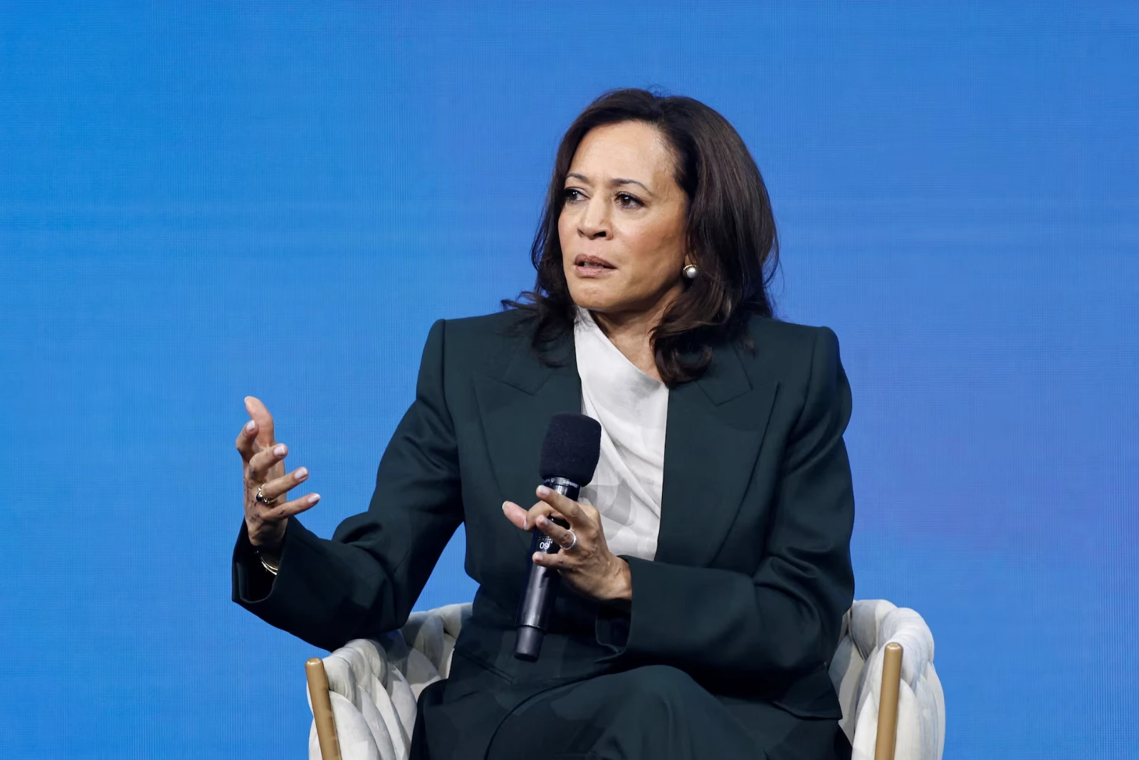 La demente Kamala Harris apuntó contra los gobiernos de Biden y Trump por haber apoyado a Israel en las operaciones en la Franja de Gaza