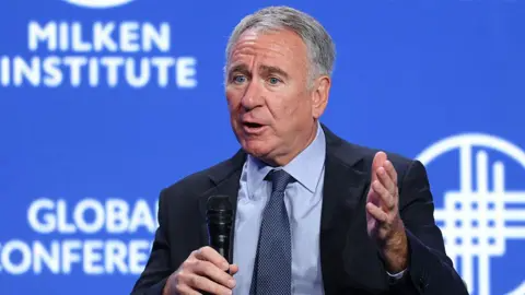 Businessman Ken Griffin is considering moving his operations to the state of Florida after having disagreements with Democrat Mamdani.