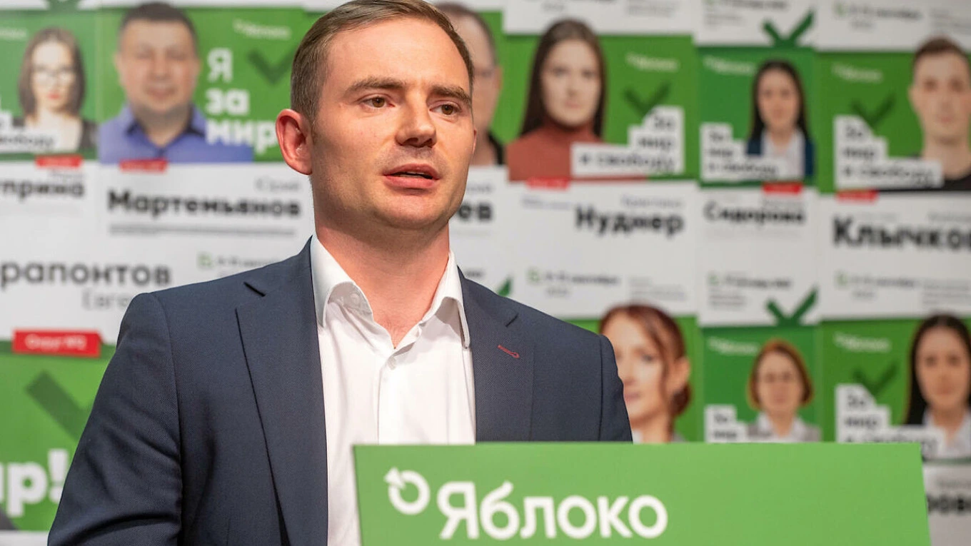 En Junio, el miembro de Yabloko, Maxim Kruglov, también fue sentenciado a siete años de prisión por difundir ''información falsa'' de las fuerzas armadas de Rusia