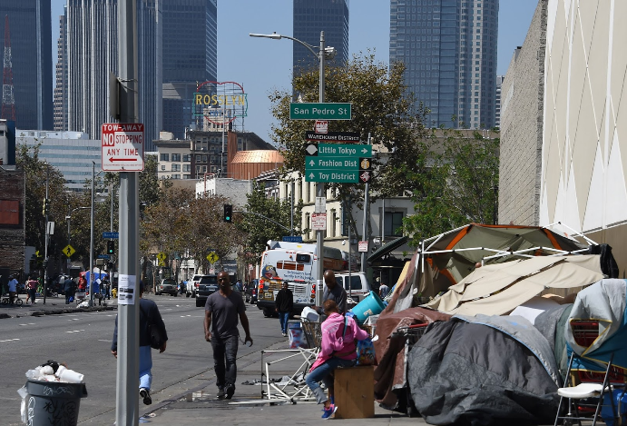 La ciudad californiana de Los Ángeles se ve fuertemente afectada por una epidemia de drogas y una creciente población en situación de calle