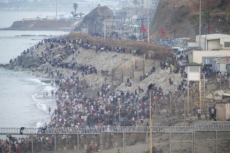 Más de 50.000 marroquíes ingresaron a Ceuta de manera violenta e ilegal.