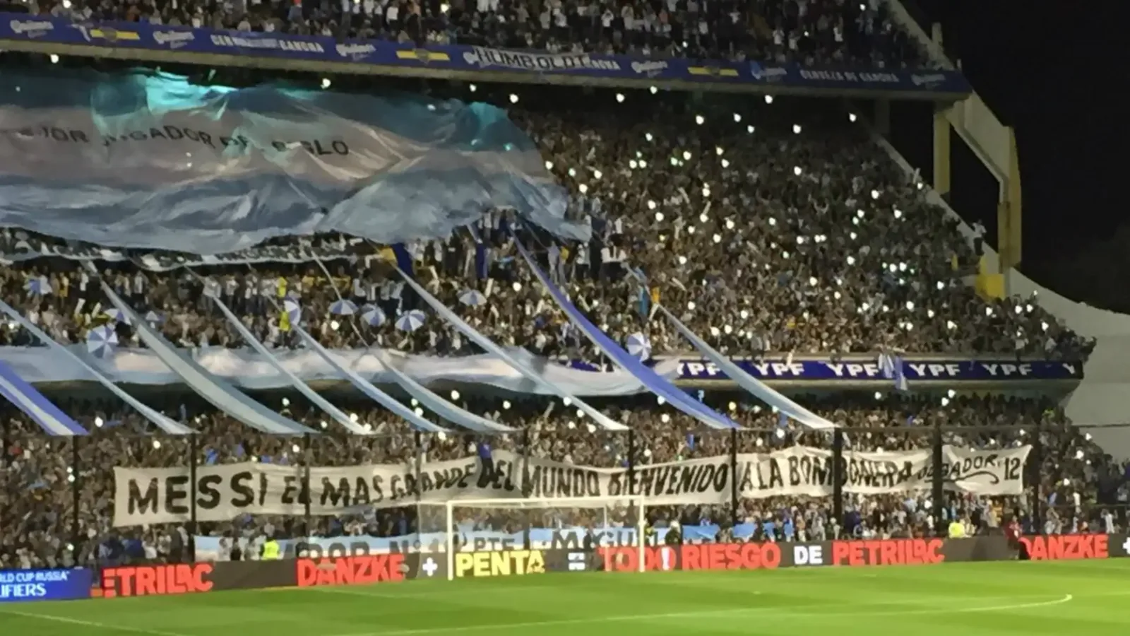 La Bombonera teñida de blanca y celeste para recibir a la Selección Argentina
