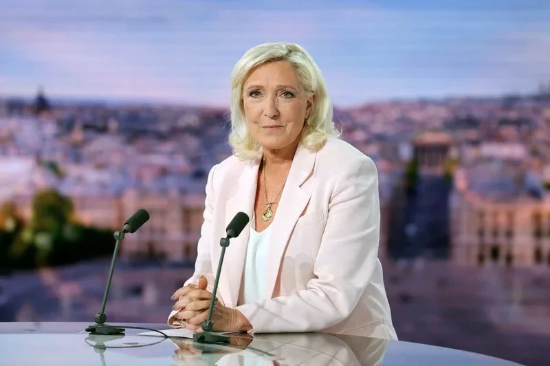 Marine Le Pen podrá postularse para las elecciones presidenciales de 2027 tras un fallo de la justicia francesa que reduce su condena