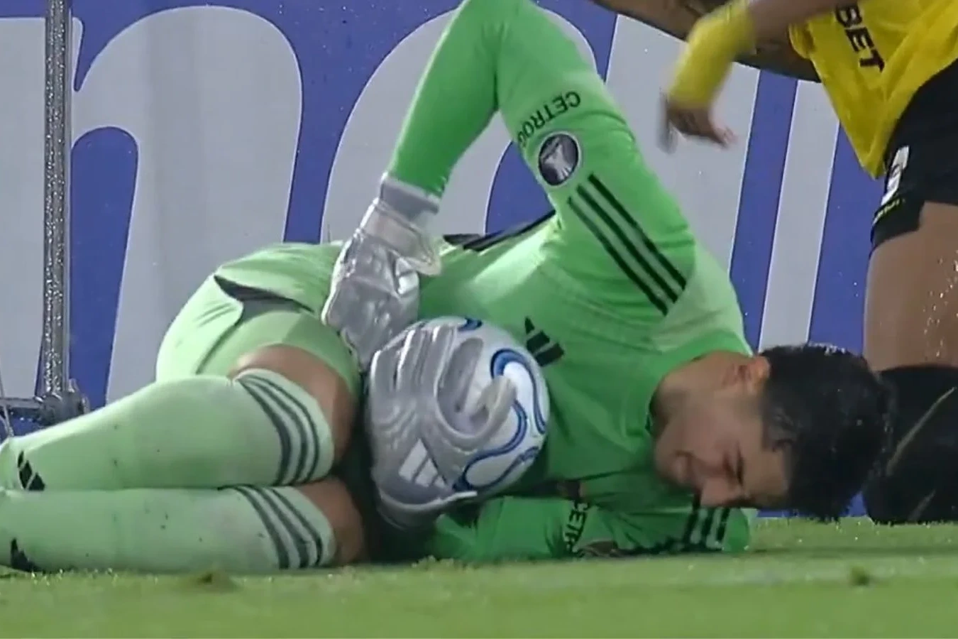 Alivio en Boca: Leandro Brey no se lesionó y podría atajar frente a Huracán