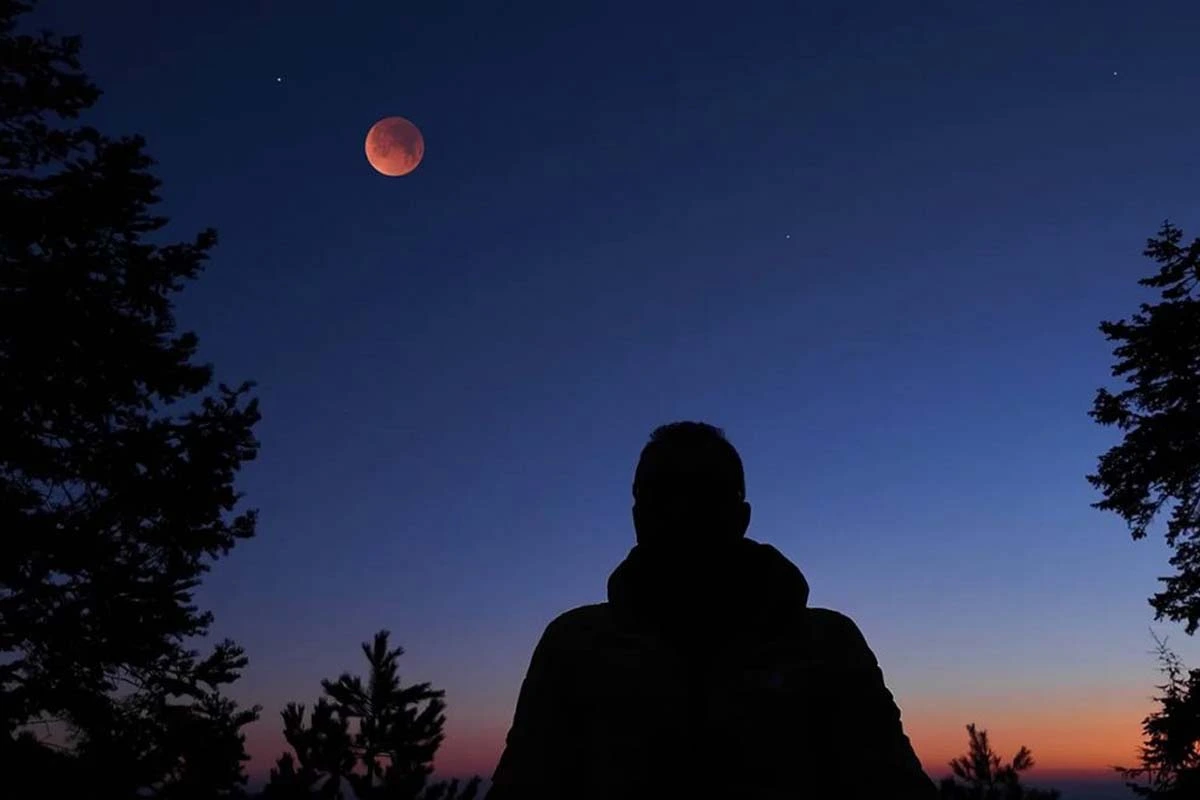 Por qué la Luna puede verse roja durante el eclipse
