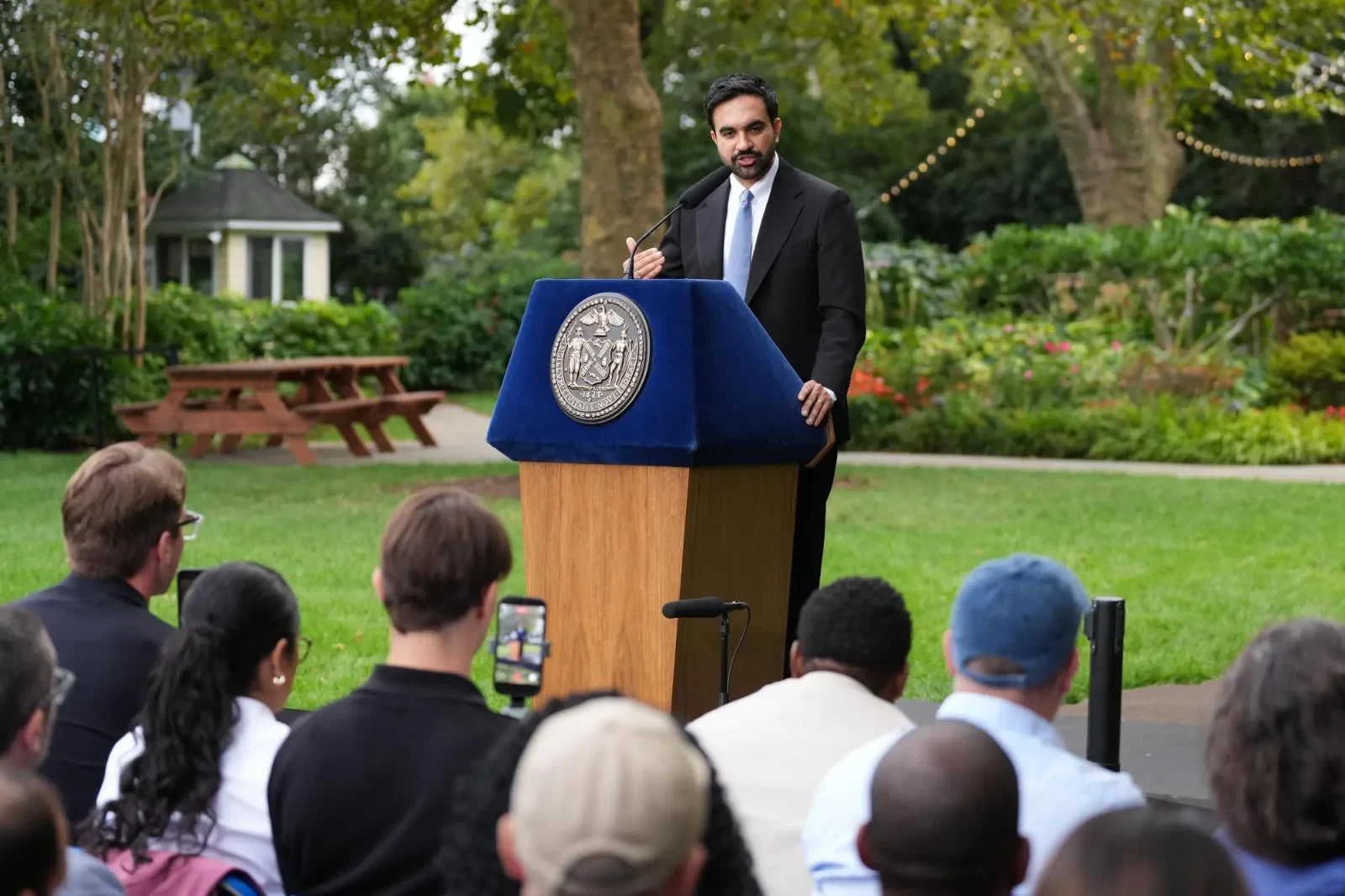 The socialist mayor praised the willingness of the U.S. president and highlighted his background as a real estate developer