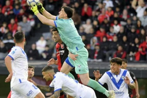 Emanuel Mammana fue operado de urgencia tras sufrir fracturas en varias costillas en Vélez-Newell’s