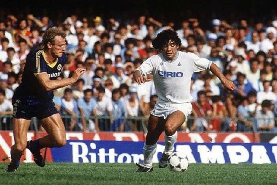 Diego Armando Maradona en Napoli: se cumplen 42 años de su debut en la Serie A