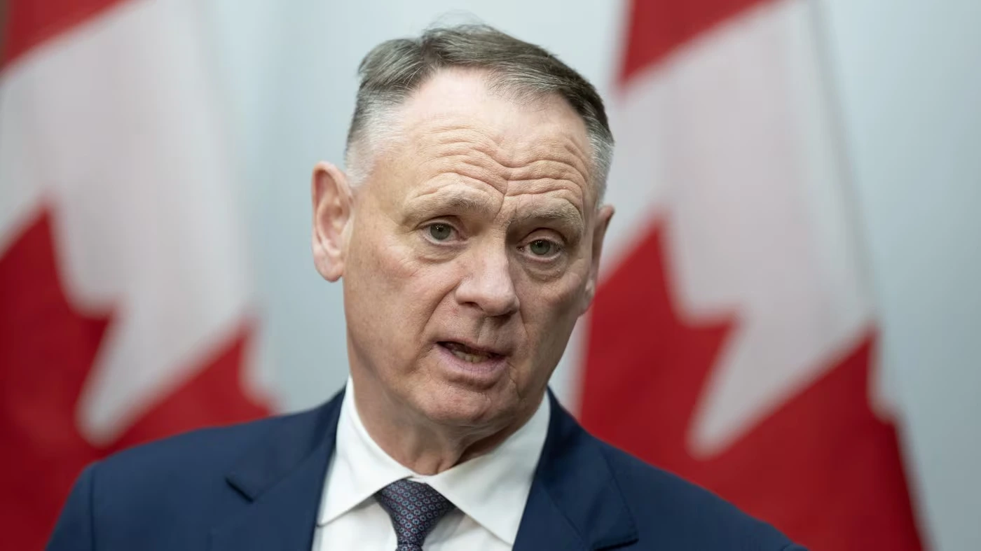 El ministro de Defensa de Canadá confirmó la existencia de múltiples muertos y heridos tras un gran incendio en una base de entrenamiento de las Fuerzas Armadas