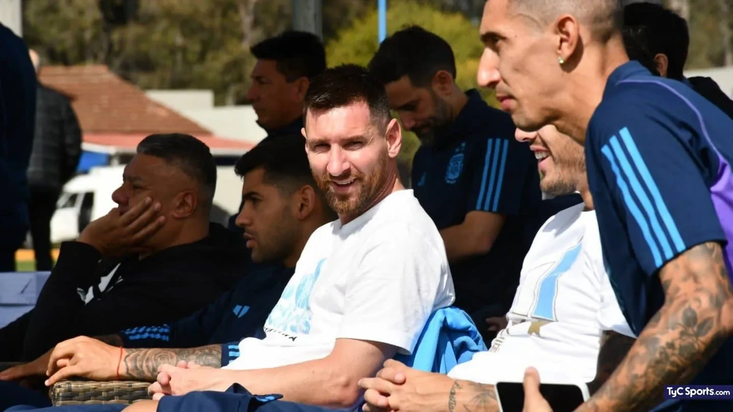 Messi received support from Di María, Paredes, Cuti Romero
