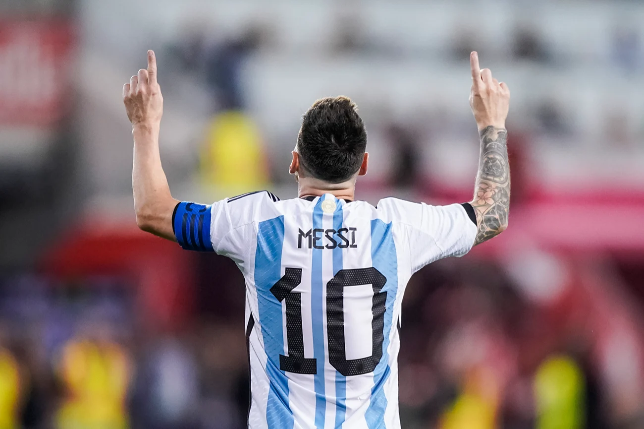 Se despide Messi de la Selección Argentina y los hinchas impulsaron un pedido para retirar la camiseta número 10