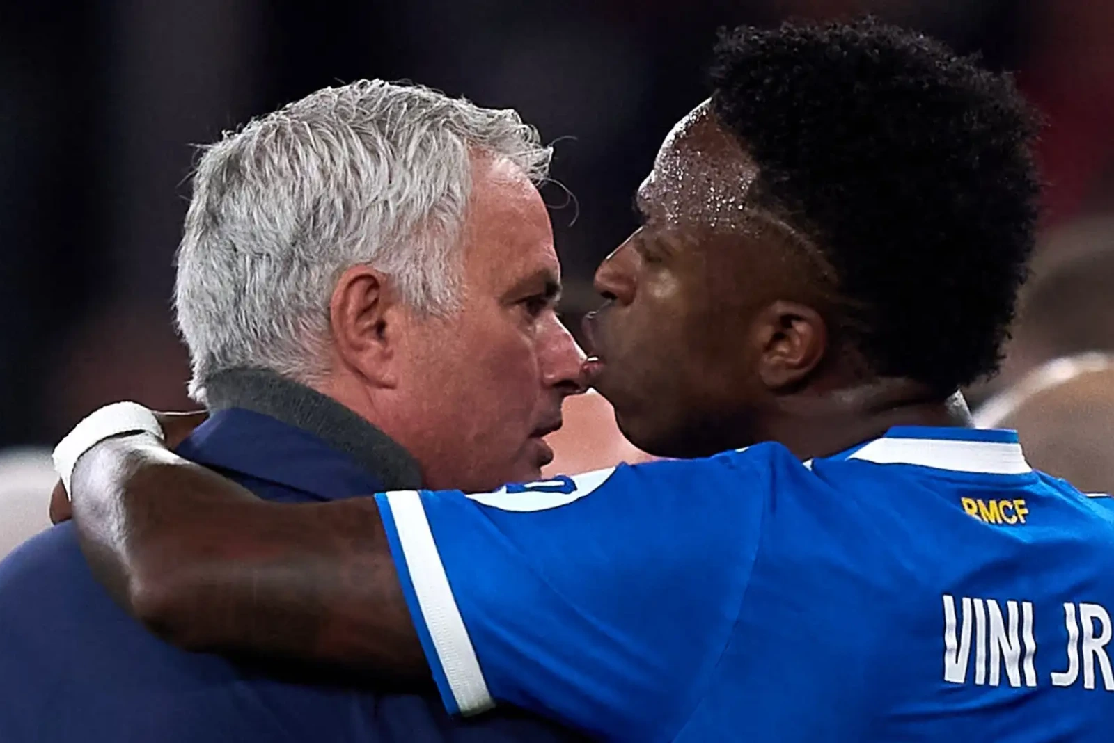 Mourinho defendió a Vinícius Júnior tras su sanción y lanzó una dura reflexión sobre su futuro en el Real Madrid