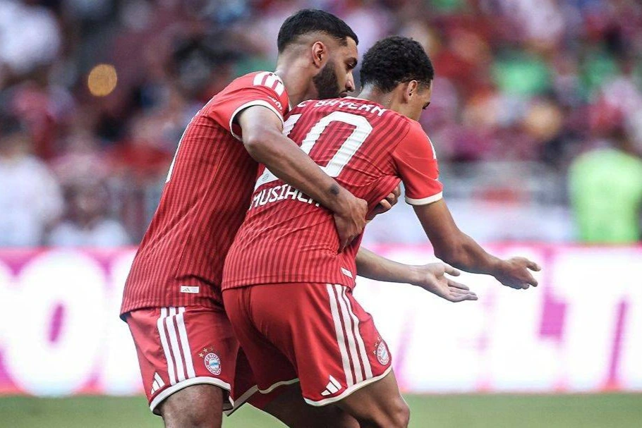 Jamal Musiala se desplomó en medio del partido entre Bayern Múnich frente al Heidenheim