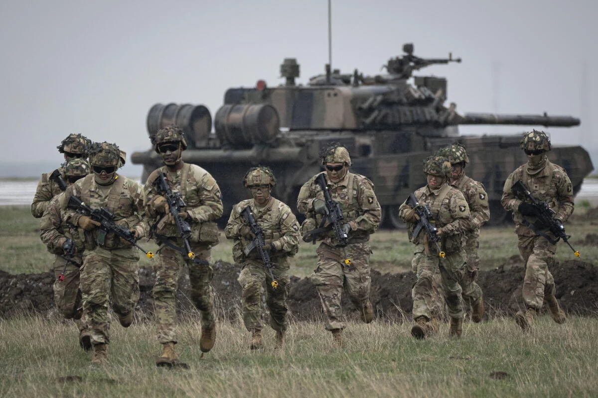 Un despliegue militar contra Moscú podría componerse de una respuesta que involucre capacidades terrestres, aéreas y marítimas