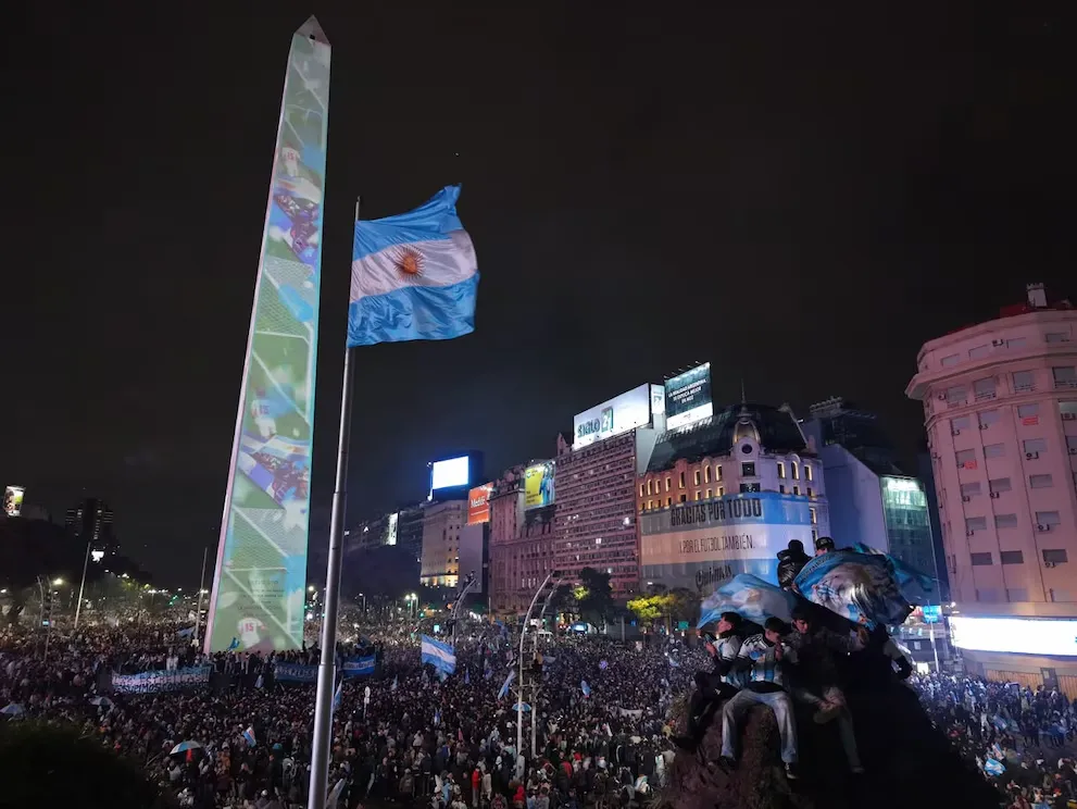 Hinchas argentinos coparon el Obelisco.