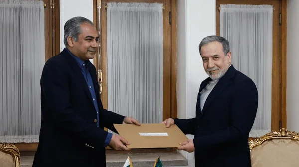 El gobierno de Pakistán busca figurar como un intermediario entre el régimen iraní y la coalición liderada por Estados Unidos