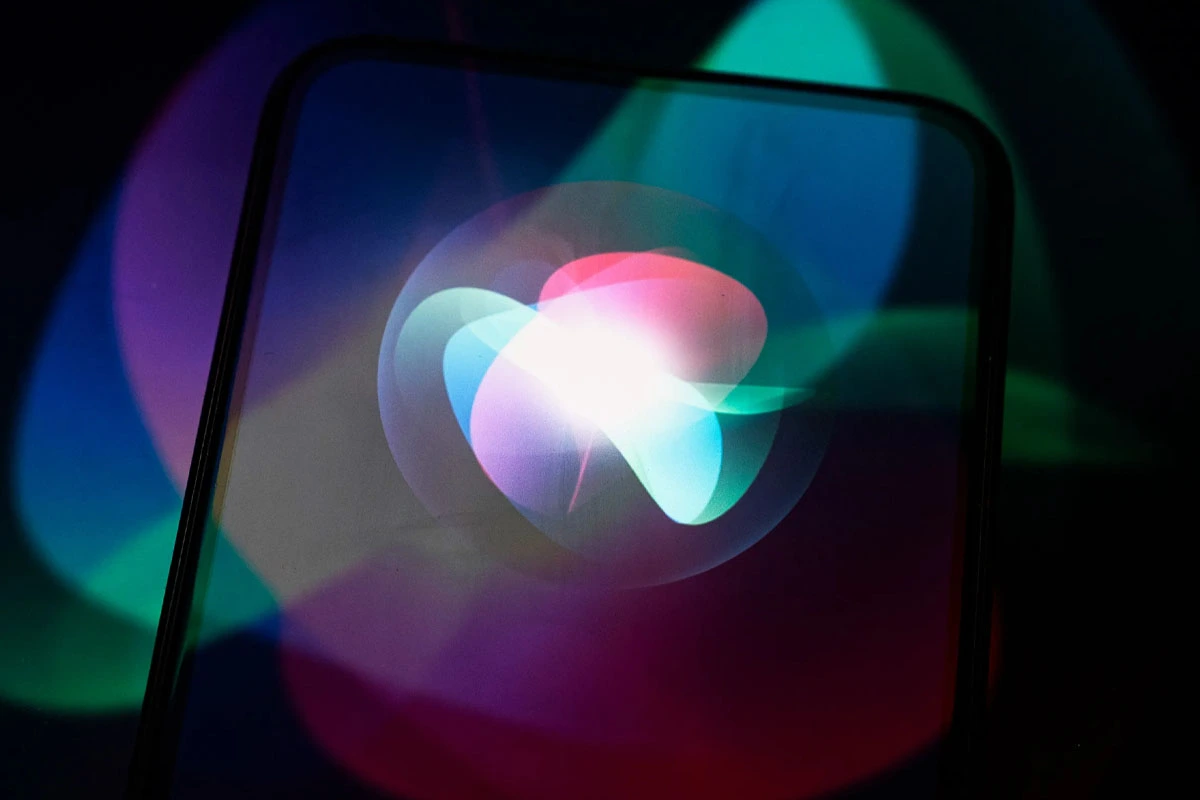 What applications incorporate new features of Apple Intelligence?