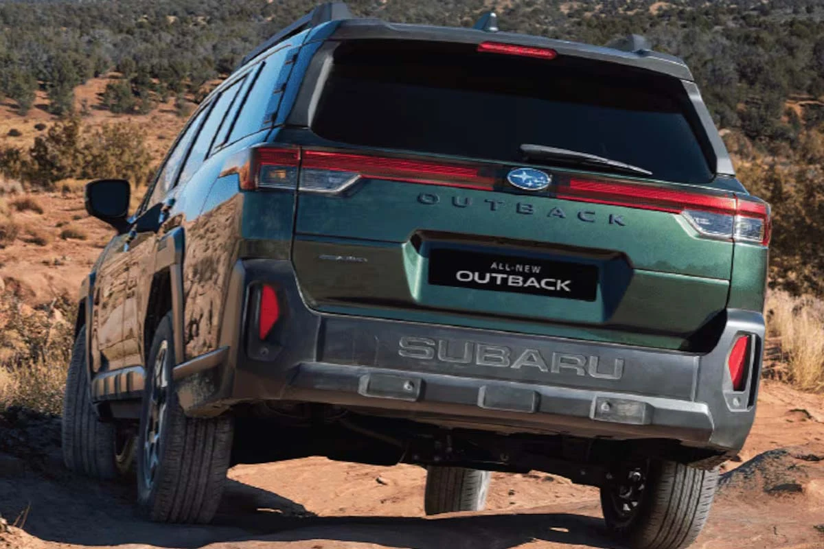 What engine does the Subaru Outback Limited have and how many horsepower does it produce
