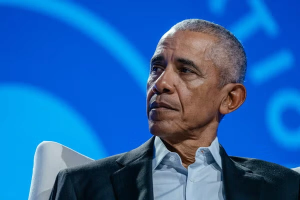 El demócrata Barack Obama saltó en defensa de la comunista musulmana Ilhan Omar tras el allanamiento realizado en su departamento en una investigación por irregularidades migratorias