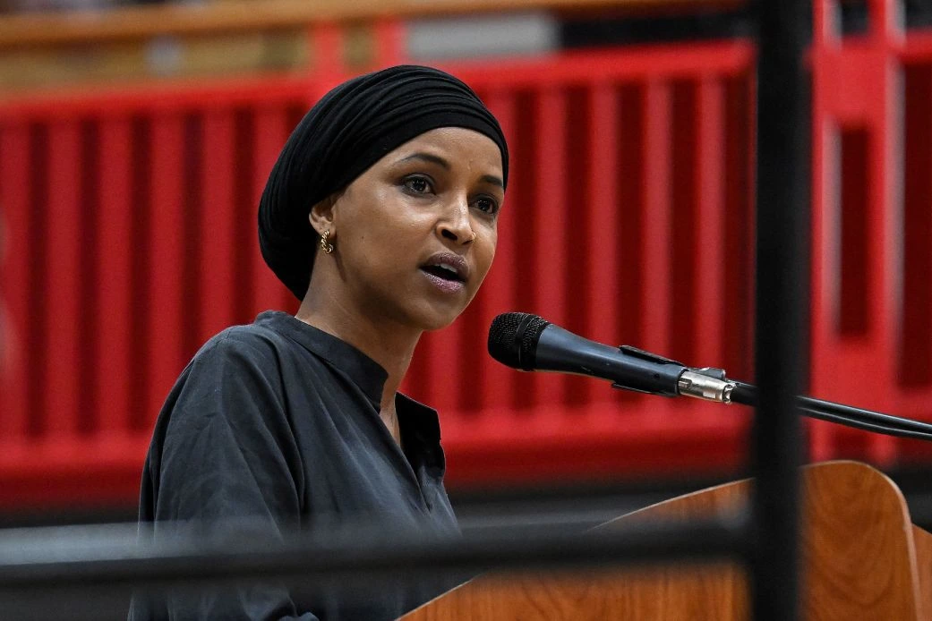 El gobierno de Trump habría reunido información genética que respaldaría la investigación acerca del casamiento de la demócrata Ilhan Omar con su hermano