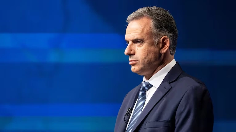 El comunista Yamandú Orsi firmó una ley que aprueba la eutanasia en Uruguay 