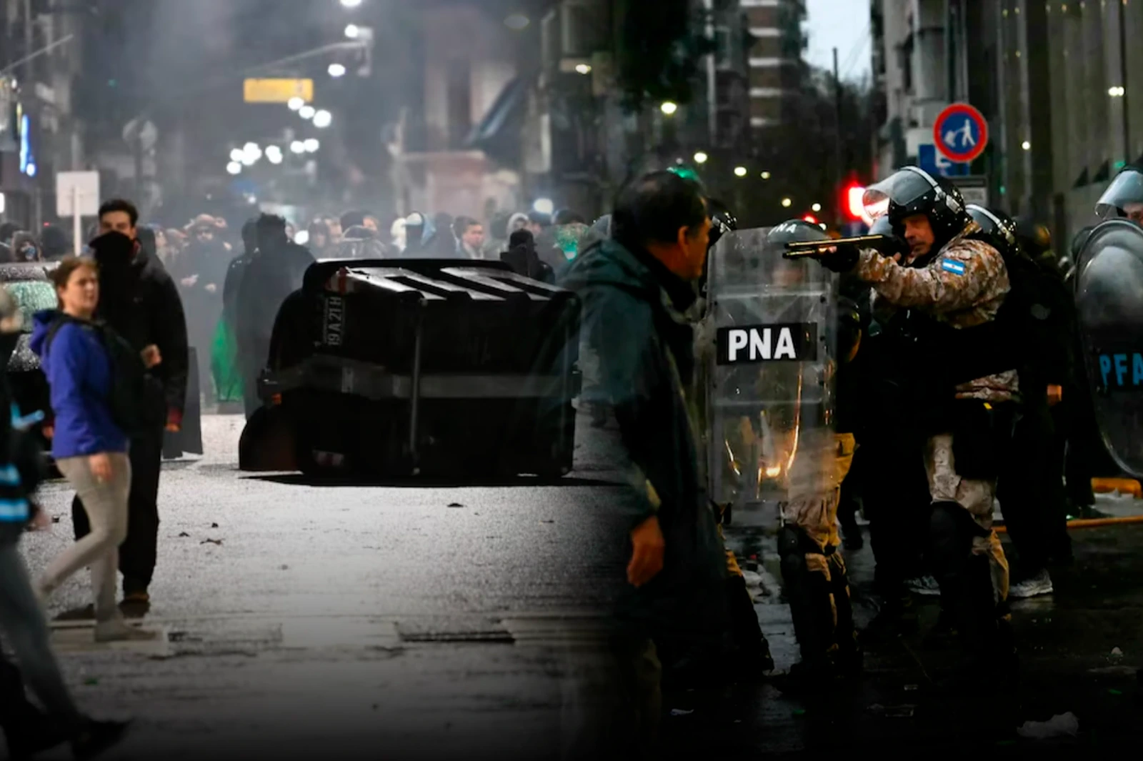 Disturbios frente al Congreso: al menos 12 kirchneristas detenidos y 4 policías heridos por los violentos ataques