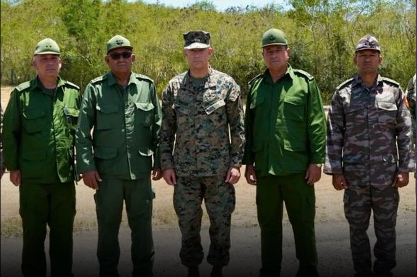 The head of the US Southern Command met with high-ranking officials of the Cuban dictatorship in Guantanamo.