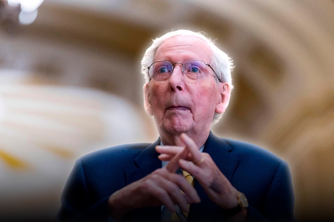 He continues to cling to his seat: Mitch McConnell returned in a wheelchair to the Senate after months of absence