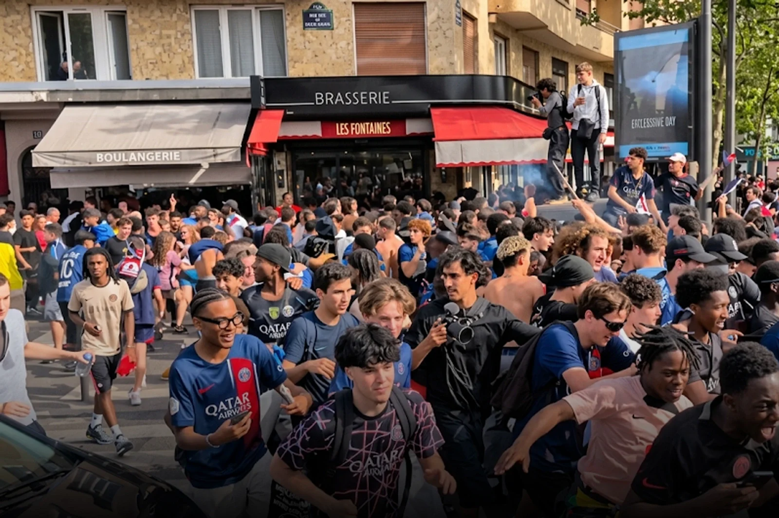 African PSG fans destroy Paris and clash with the French police.