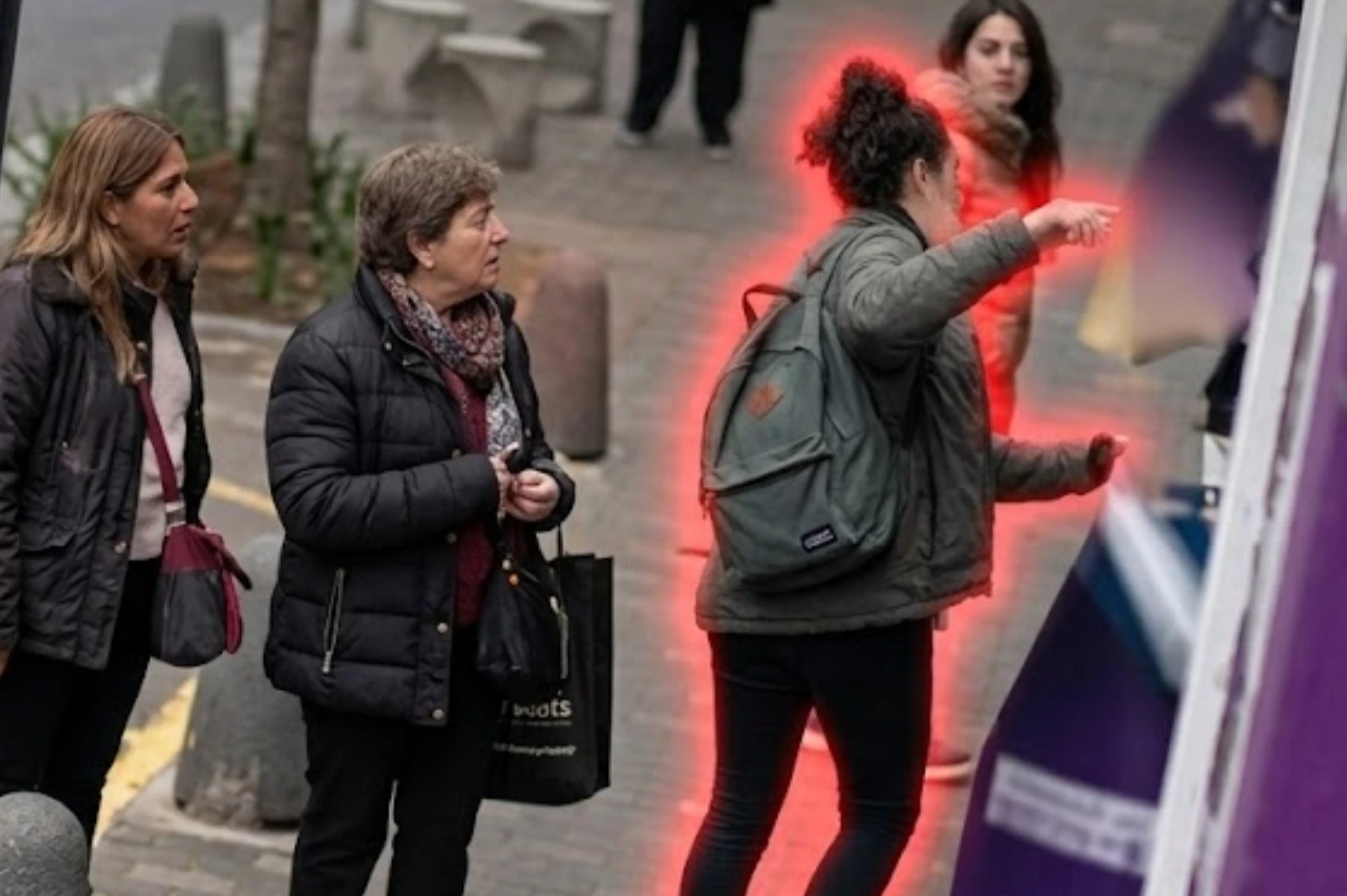 Detuvieron a una kirchnerista por romper un cartel de Milei frente a un local de LLA en Rosario