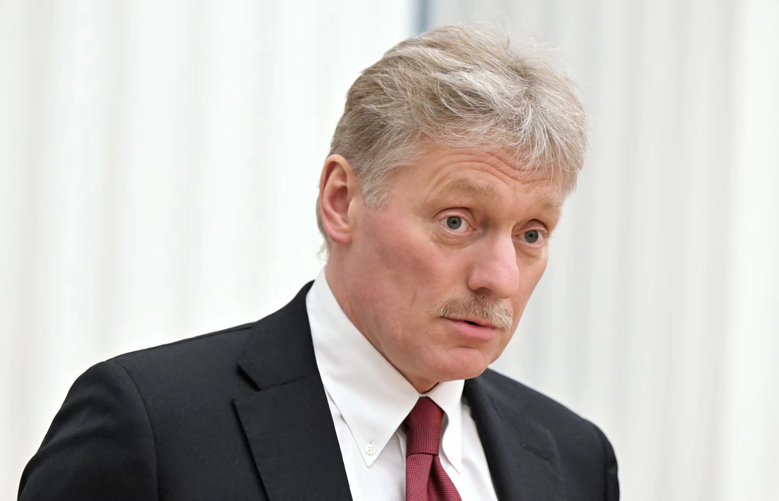 El vocero del Kremlin, Dmitry Peskov, confirmó la proposición de la propuesta para que las tres naciones mantengan una reunión para acelerar las negociaciones para terminar con la guerra en Ucrania